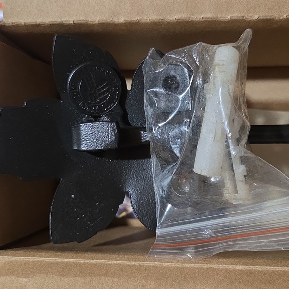 Longaberger Iron Maple Leaf Wall Hook - Black - Picture 4 of 5